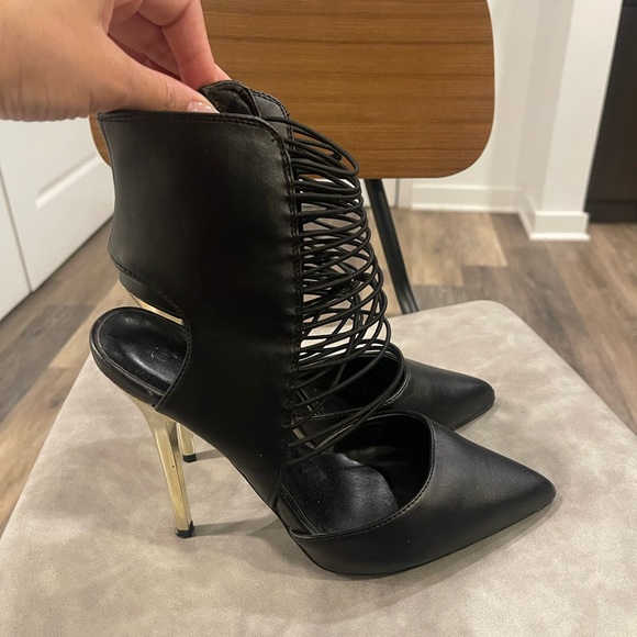 Black strappy shoes - Picture 3 of 5